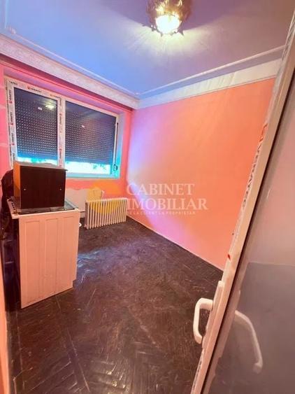 Apartament cu 3 camere semidecomandat în Copou