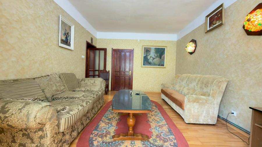 Apartament cu 3 camere decomandat, mobilat în Central