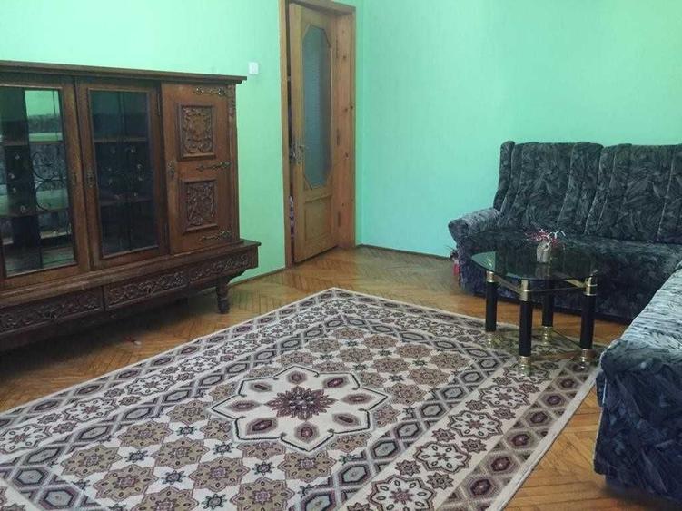 Apartament cu 4 camere decomandat în Stana