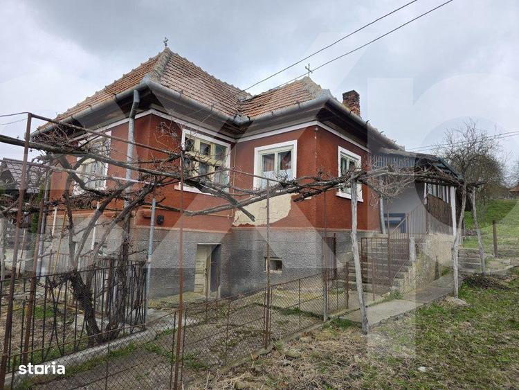 Casa + anexe gospodaresti pe teren generos in Rediu, com. Aiton, jud. - 6