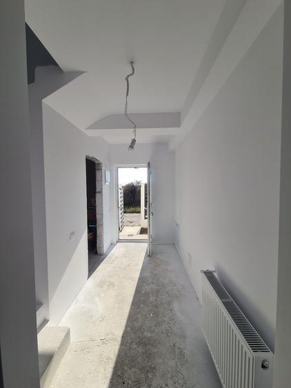 Duplex cu 4 camere cu Canalizare în Vidra