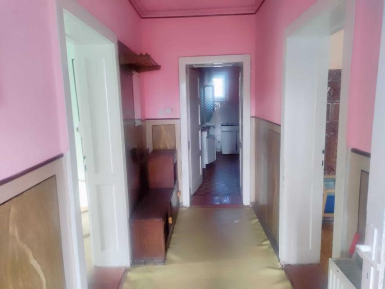 Casă cu 4 camere în Dâmbul Rotund