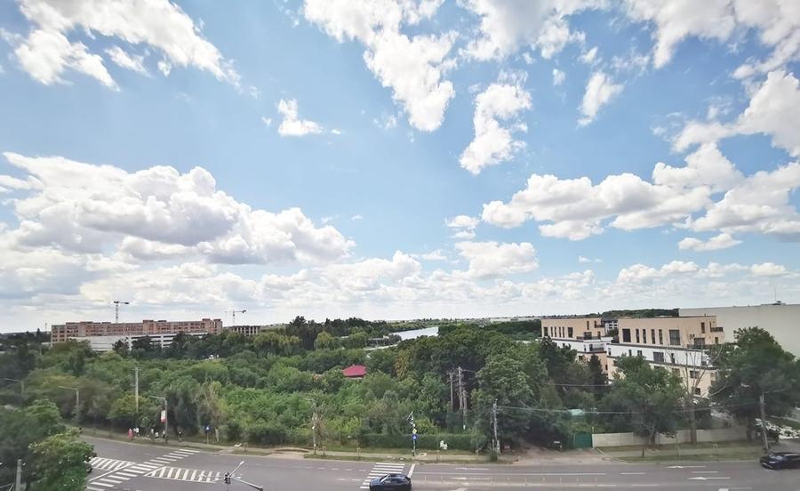 Apartament cu 3 camere decomandat în Sisești