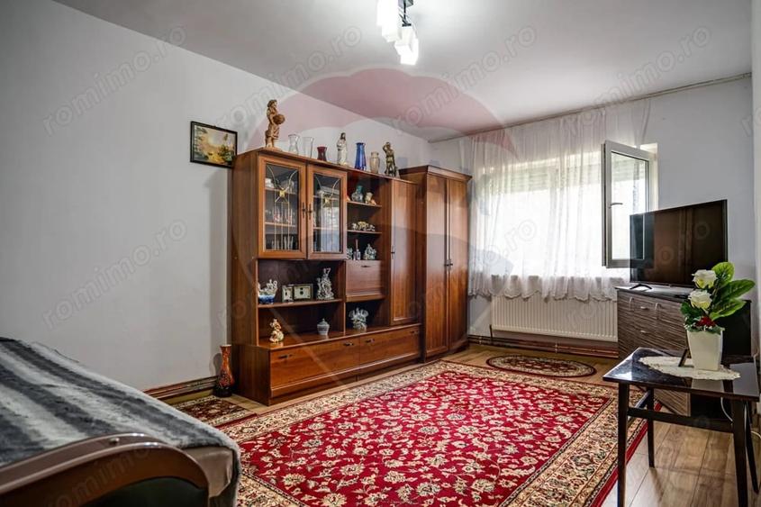 Apartament cu 3 camere decomandat în Sud