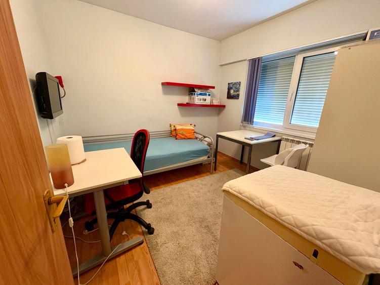 Apartament cu 3 camere decomandat în Giurgiului