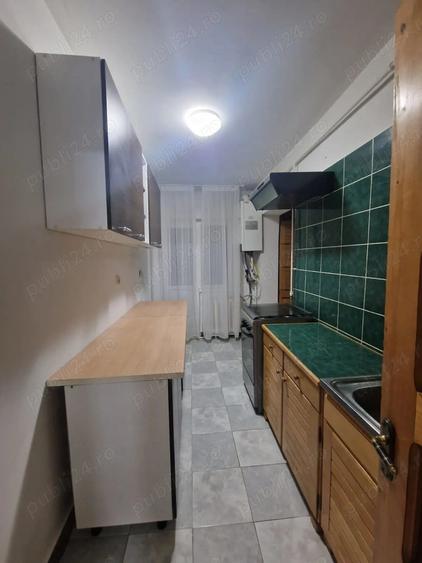 Apartament cu 3 camere semidecomandat în Obcini