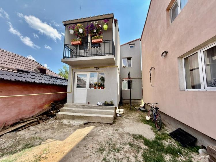Casă individuală cu 4 camere cu Canalizare în Sud-Vest