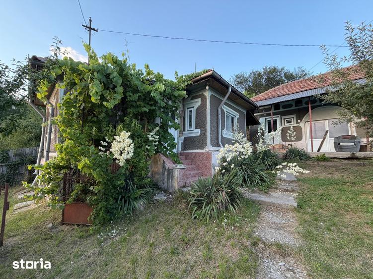 Casă cu 4 camere cu Teren 592 Mp în Tătărani