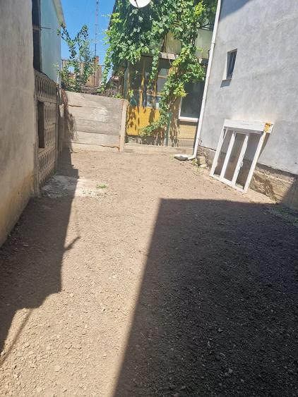 Casă cu 2 camere cu Teren 160 Mp în Central