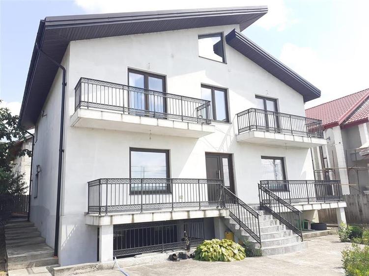 Casă cu 5 camere cu Teren 400 Mp în Lețcani