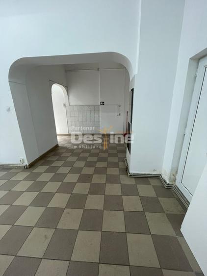 Spațiu comercial, de 65 mp, în Drumul Taberei