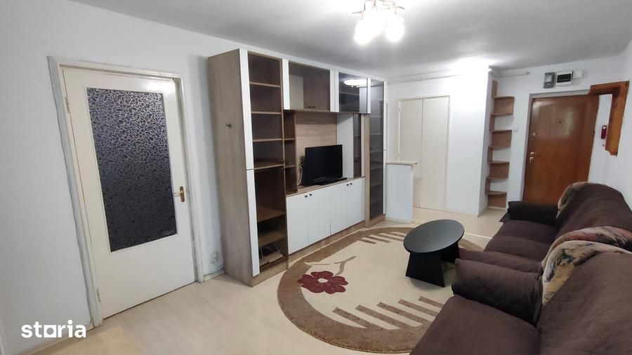 Apartament cu 3 camere semidecomandat în Drumul Taberei