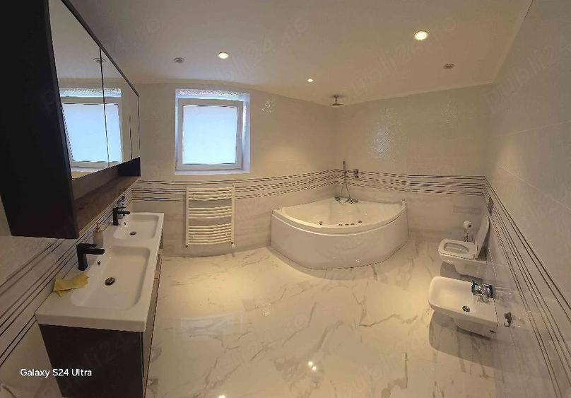 Apartament cu 4 camere decomandat în Central