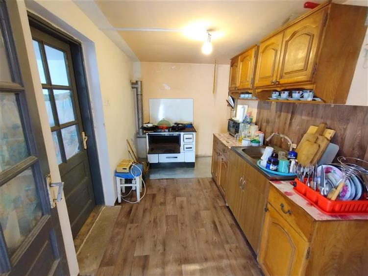 Casă individuală cu 8 camere cu Teren 3800 Mp în Răchitova