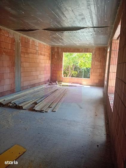 Casă cu 6 camere cu Teren 250 Mp în Decebal