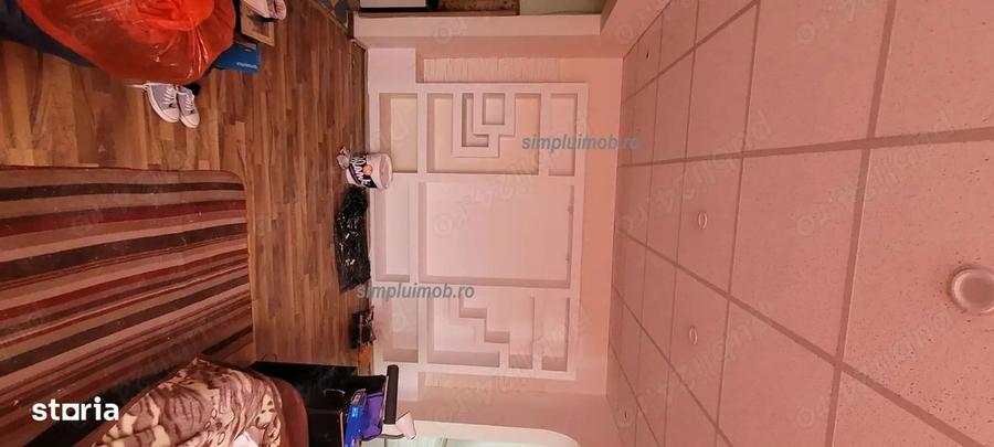 Apartament cu 3 camere semidecomandat în Giurgiului