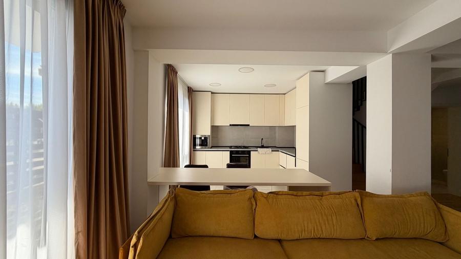 Duplex cu 5 camere cu Canalizare în Exterior Nord