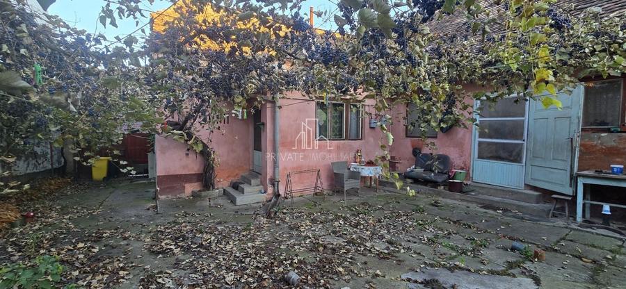 Casă individuală cu 4 camere cu Canalizare în Central