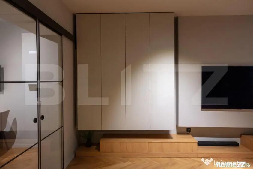Apartament cu 4 camere decomandat în Est