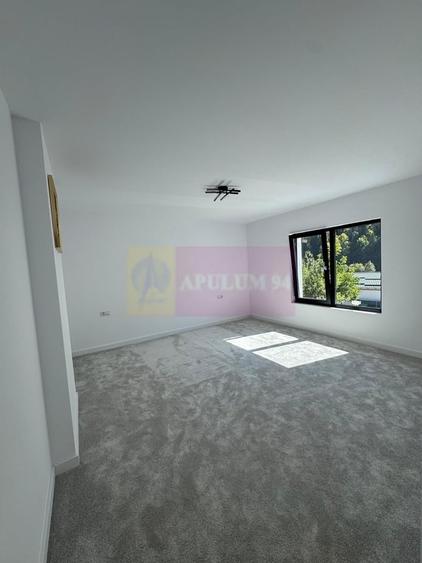 Casă cu 6 camere în Central
