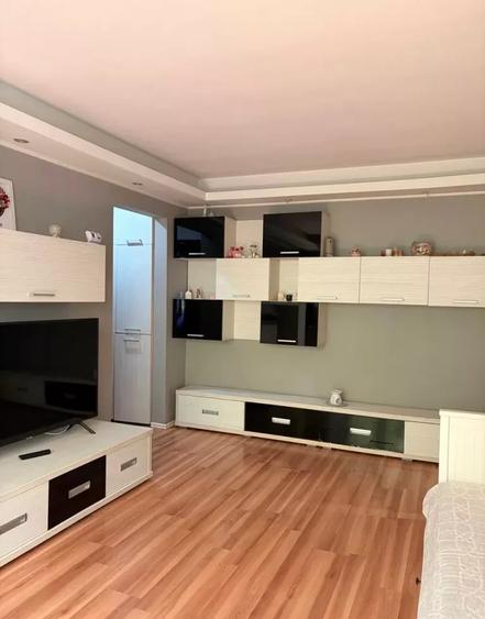 Apartament cu 2 camere semidecomandat, mobilat în Dacia