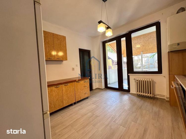 Casă cu 5 camere cu Teren 300 Mp în Valea Roșie