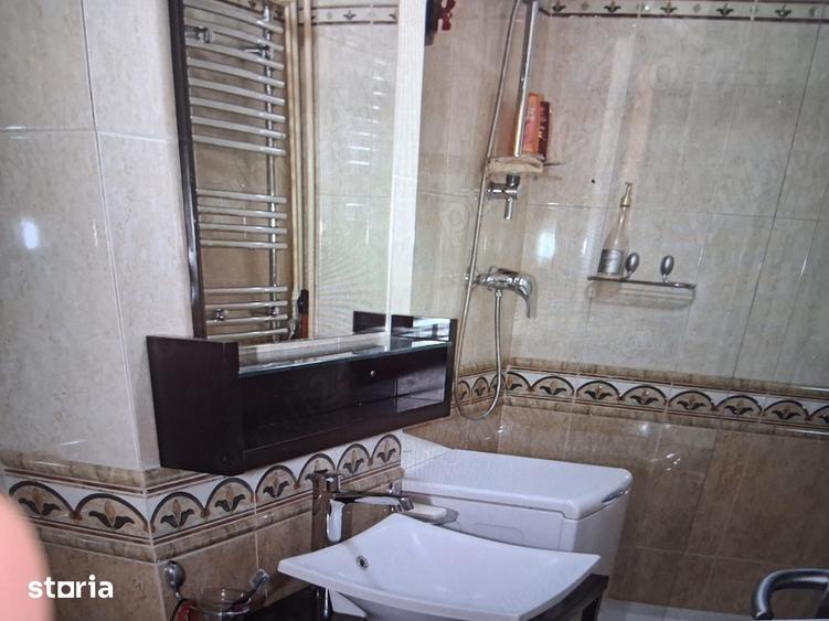Garsonieră decomandată în Tei