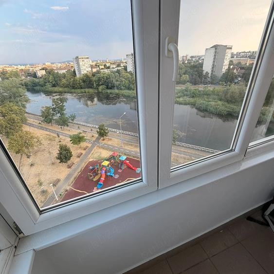 Apartament cu 3 camere semidecomandat în Decebal