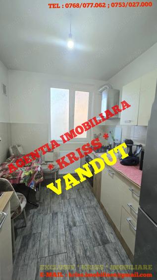 Apartament cu 2 camere semidecomandat în Craiovei