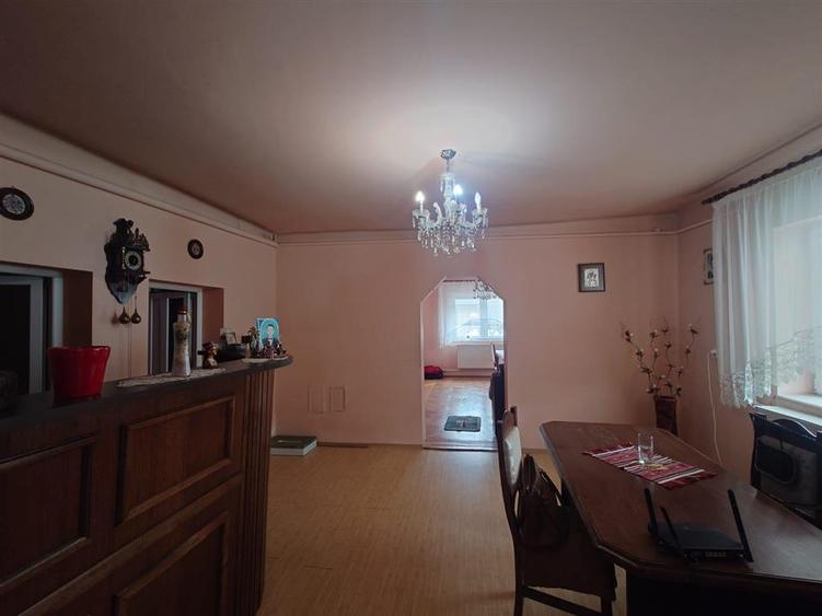Casă individuală cu 9 camere cu Teren 2339 Mp în Exterior Nord