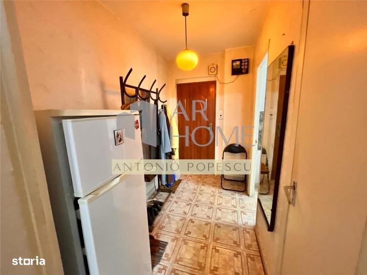 Apartament cu 3 camere semidecomandat în Lipănești