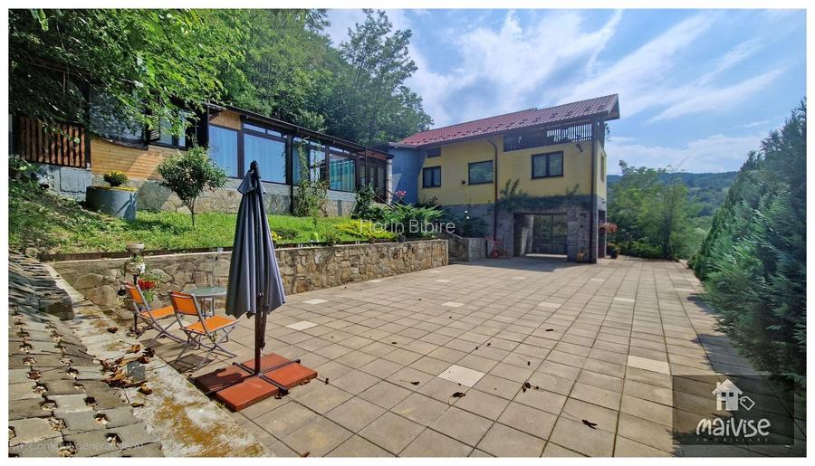 Vila superba, zona impadurita Valenii de Munte, teren 2473 mp