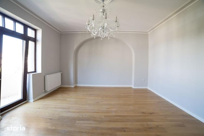 Apartament cu 4 camere în Romană