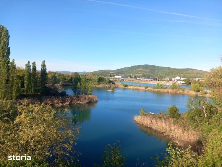 Teren de 11000 mp, în Ghioroc