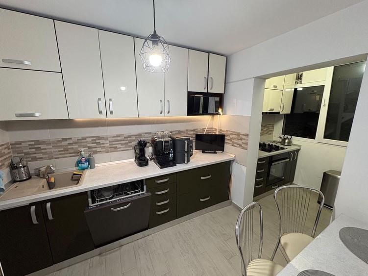 Apartament cu 3 camere decomandat în Crângași
