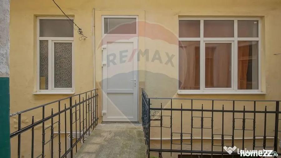 Apartament cu 3 camere nedecomandat în Centrul Istoric