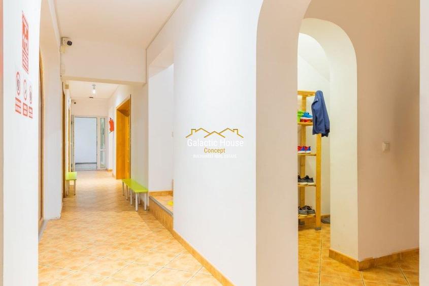 Casă cu 12 camere cu Teren 350 Mp în Central