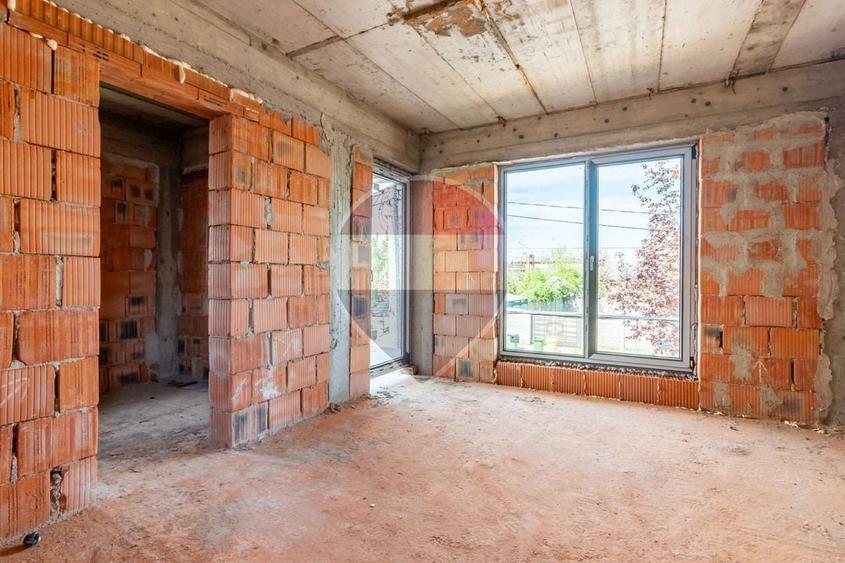 Casă individuală cu 5 camere cu Teren 264 Mp în Vest