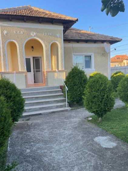 Casă cu 4 camere în Stejaru