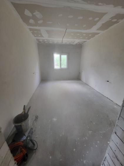 Casă cu 3 camere în Lumina