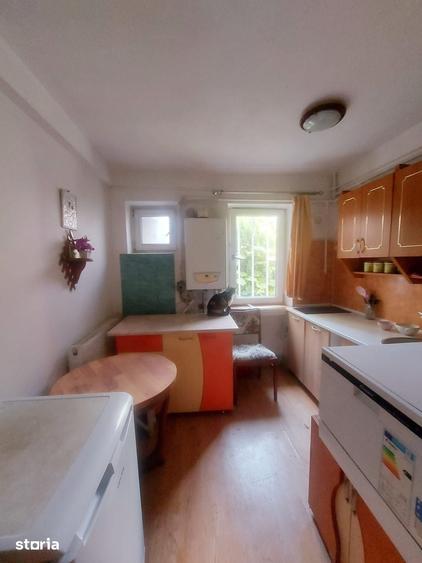 Apartament cu 3 camere decomandat în Aleea Trandafirilor