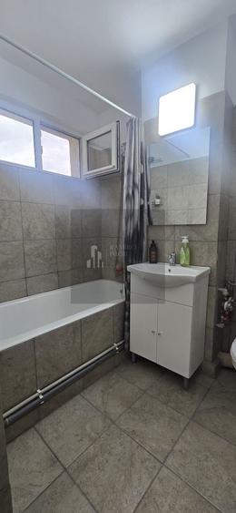 Apartament cu 2 camere semidecomandat, mobilat în Alexandru Obregia