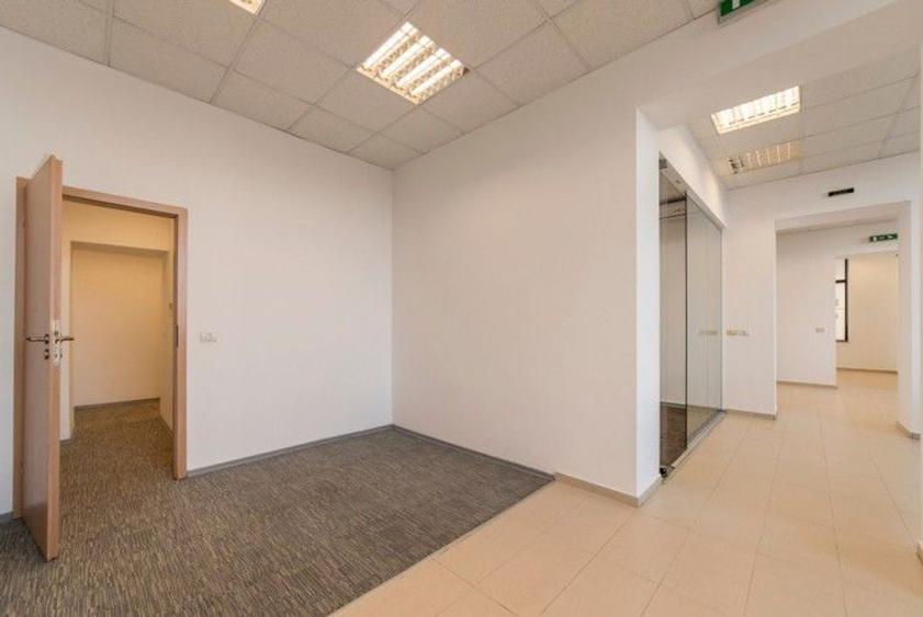 Spațiu comercial, de 208.10000610352 mp, în Calea Victoriei