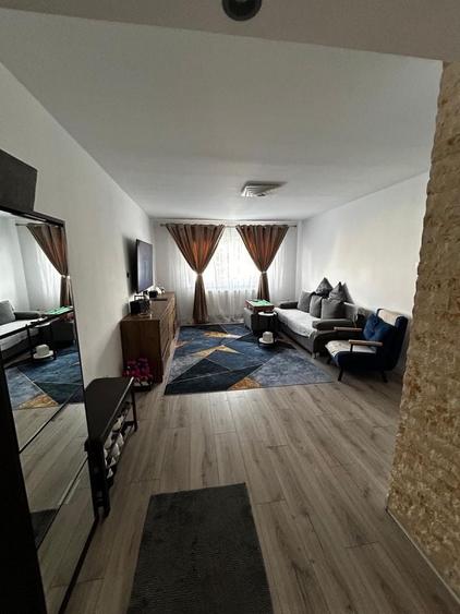 Apartament cu 3 camere decomandat în Central