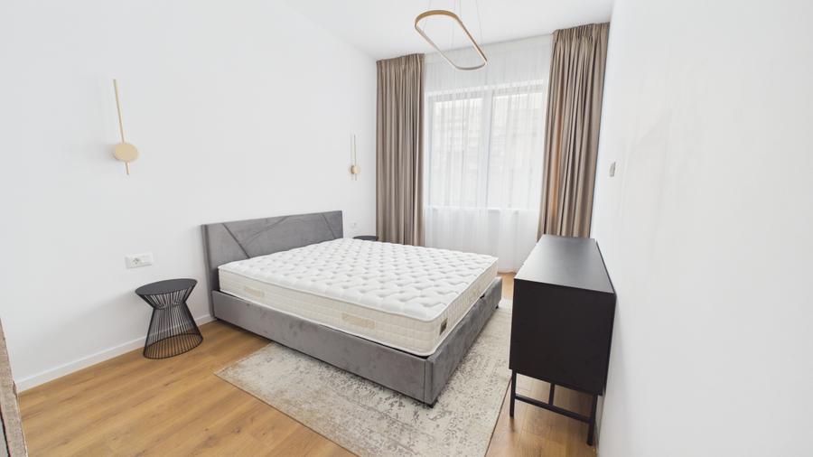 Apartament cu 3 camere semidecomandat în Grivița