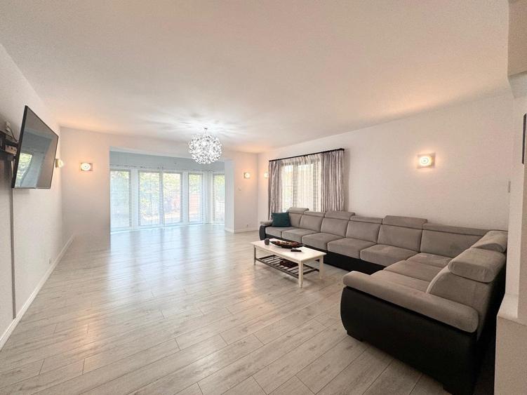 Casă cu 5 camere cu Teren 385 Mp în Bucureștii Noi