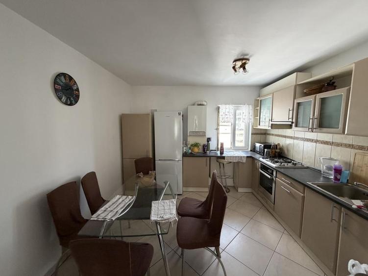 Apartament cu 4 camere semidecomandat, mobilat în Mărăști