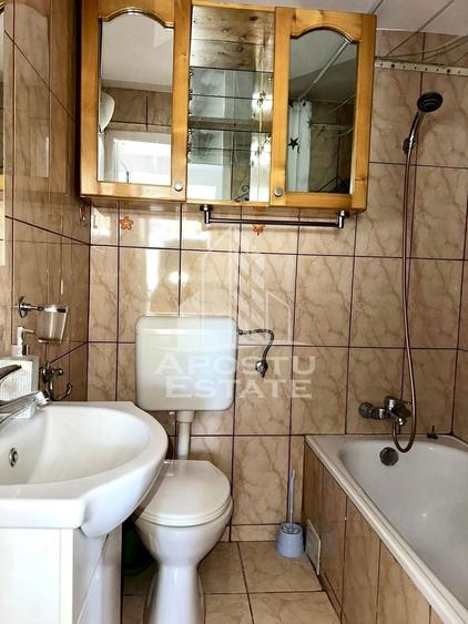 Apartament cu 3 camere nedecomandat în Girocului
