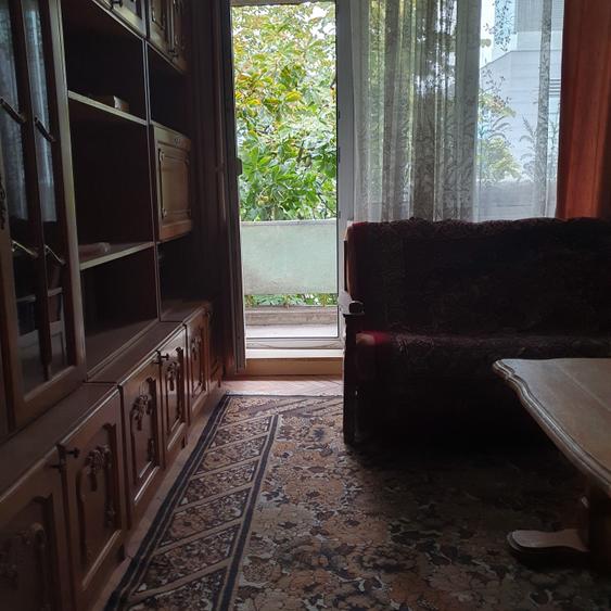 Apartament cu 3 camere în Podu Roș
