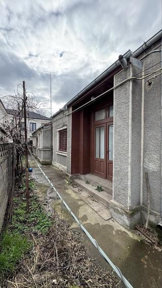Casă cu 3 camere în Piața Centrală